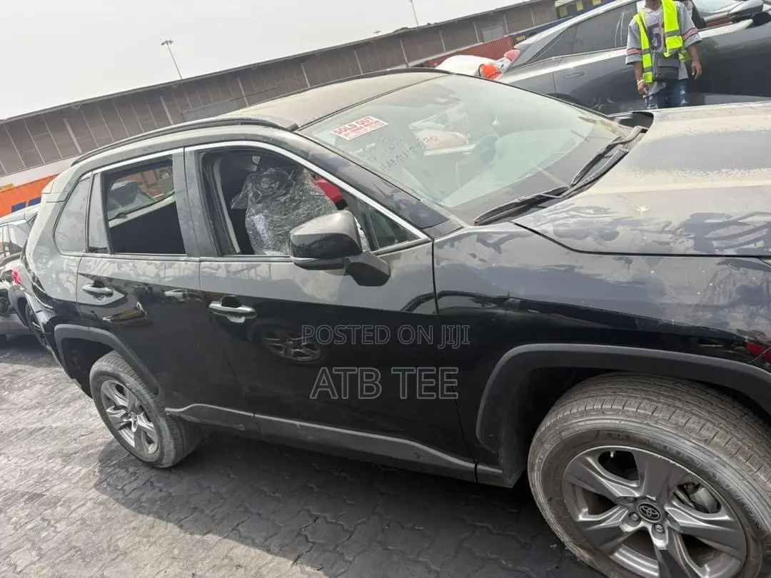 Toyota RAV4 LE AWD 2024 Black