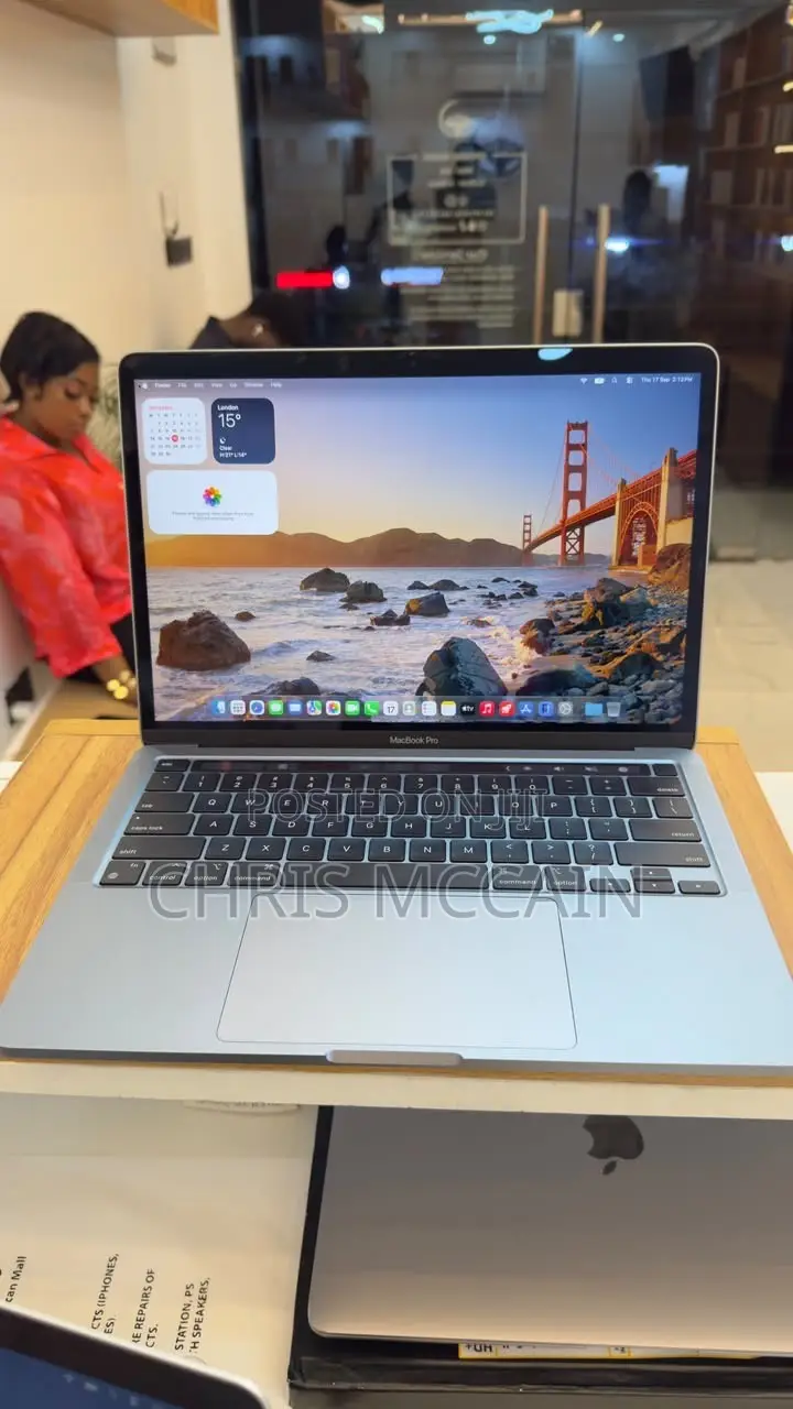 Laptop Apple MacBook Pro 2022 M2 8GB Intel Core i5 SSD 512GB
