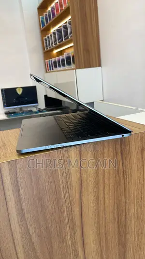 Laptop Apple MacBook Pro 2022 M2 8GB Intel Core i5 SSD 512GB