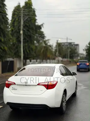 Toyota Corolla LE 4dr Sedan (1.8L 4cyl CVT) 2016 White