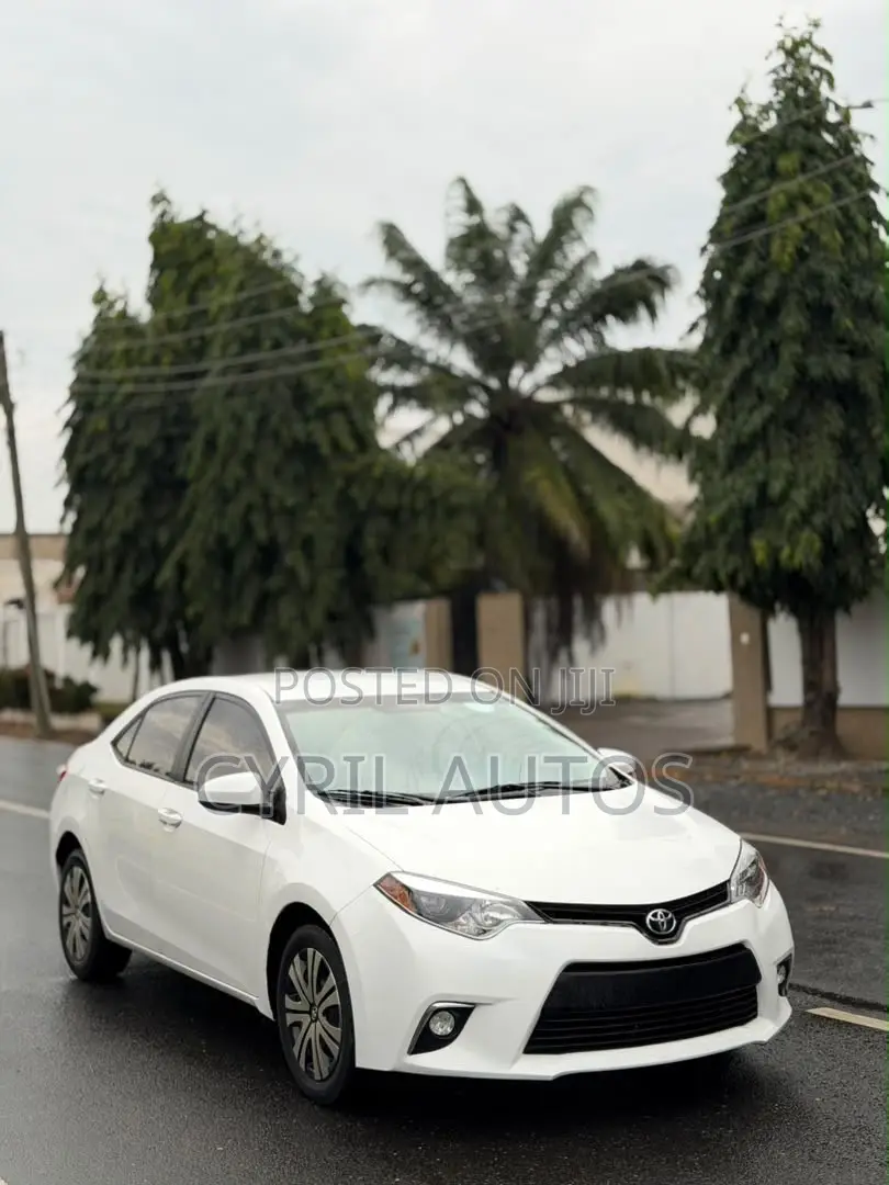 Toyota Corolla LE 4dr Sedan (1.8L 4cyl CVT) 2016 White