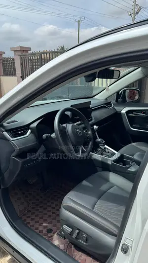 Toyota RAV4 2024 White