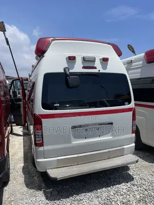 Toyota HiAce 2013 White