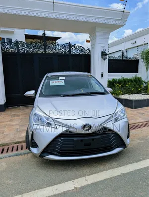 Toyota Vitz 1.3 FWD 5dr 2018 Silver