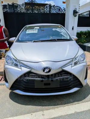 Toyota Vitz 1.3 FWD 5dr 2018 Silver