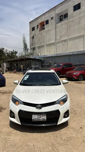 Toyota Corolla S Premium 4dr Sedan (1.8L 4cyl CVT) 2015 White