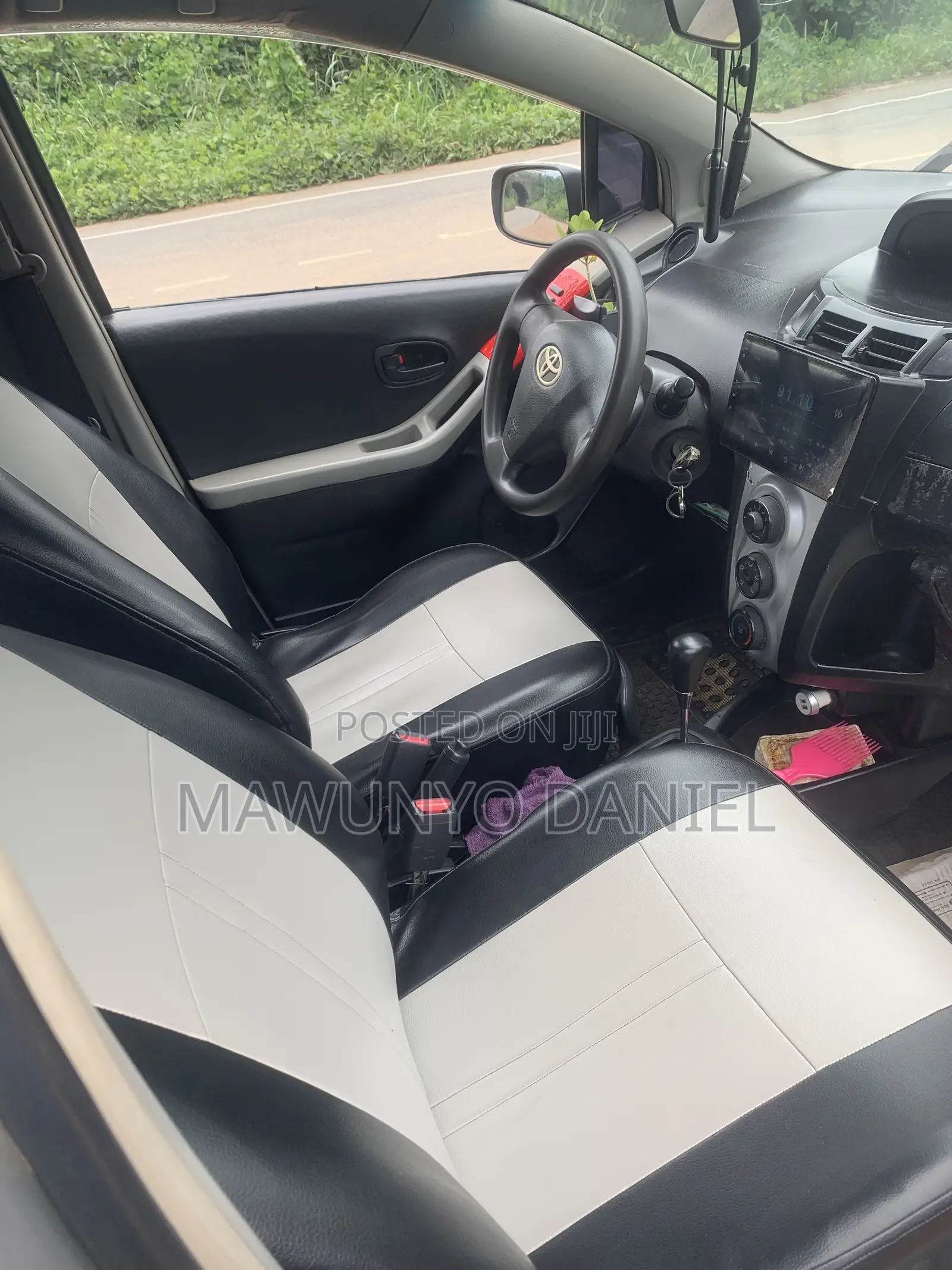 Toyota Vitz 1.0 FWD 5dr 2010 Silver