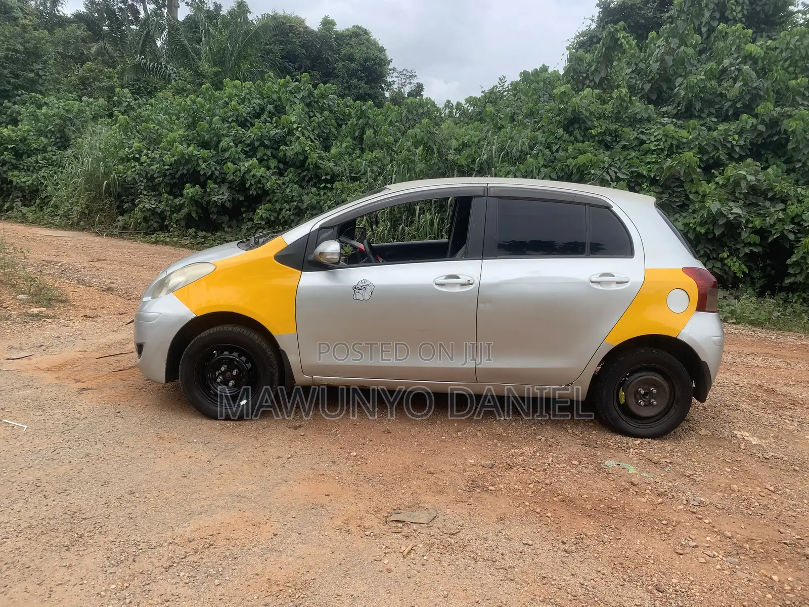 Toyota Vitz 1.0 FWD 5dr 2010 Silver