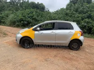 Toyota Vitz 1.0 FWD 5dr 2010 Silver