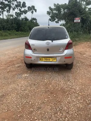 Toyota Vitz 1.0 FWD 5dr 2010 Silver