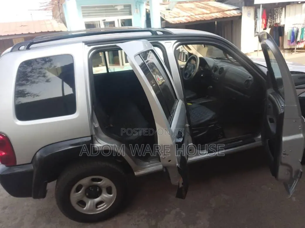 Jeep Liberty 3.7 2003 Gray