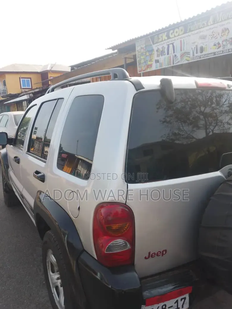 Jeep Liberty 3.7 2003 Gray