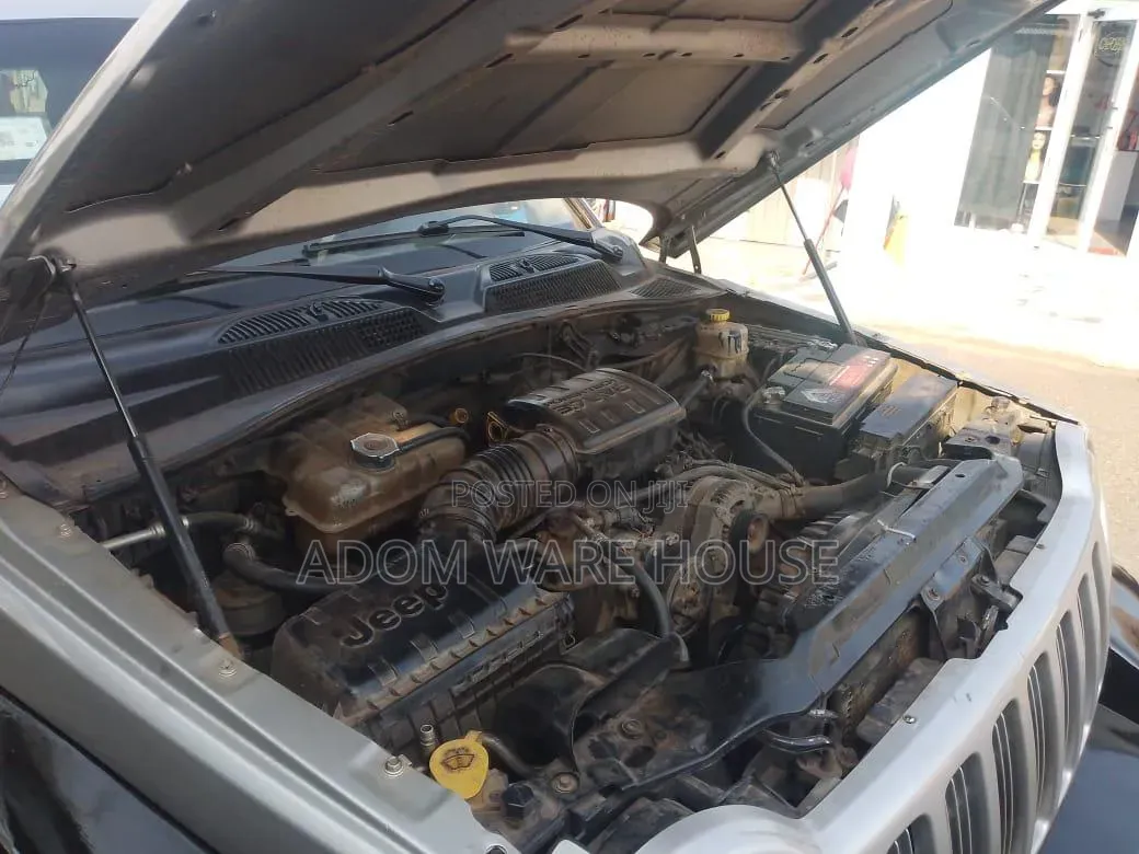Jeep Liberty 3.7 2003 Gray