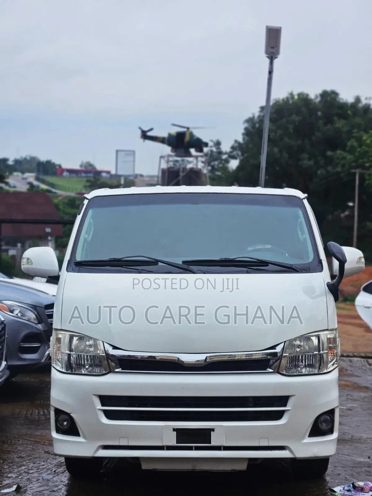 Toyota HiAce 2015 White