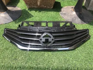 Nissan Versa Note 2015 Front Grill