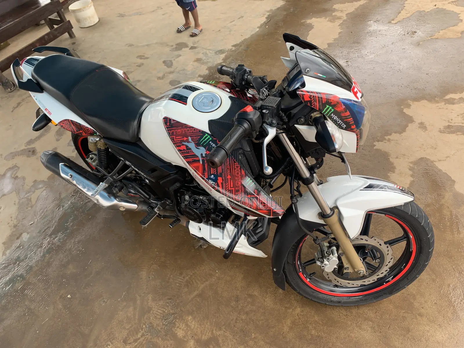 TVS Apache 180 RTR 2024 White