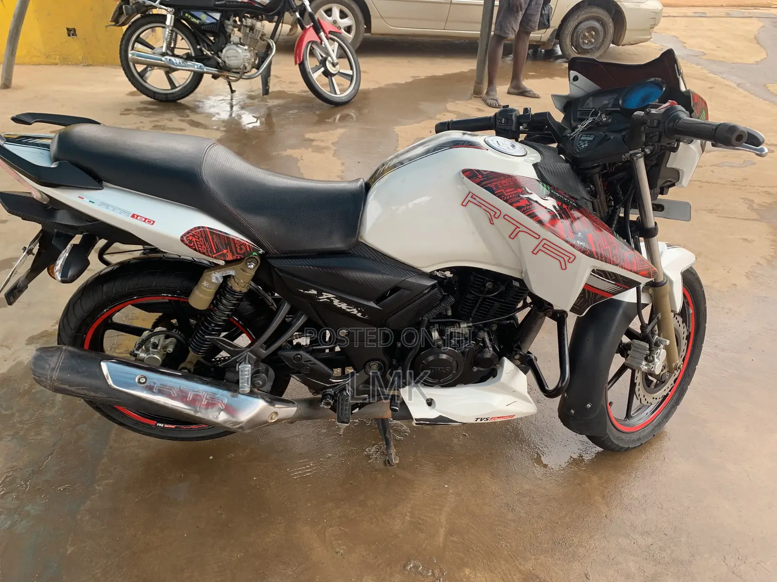 TVS Apache 180 RTR 2024 White