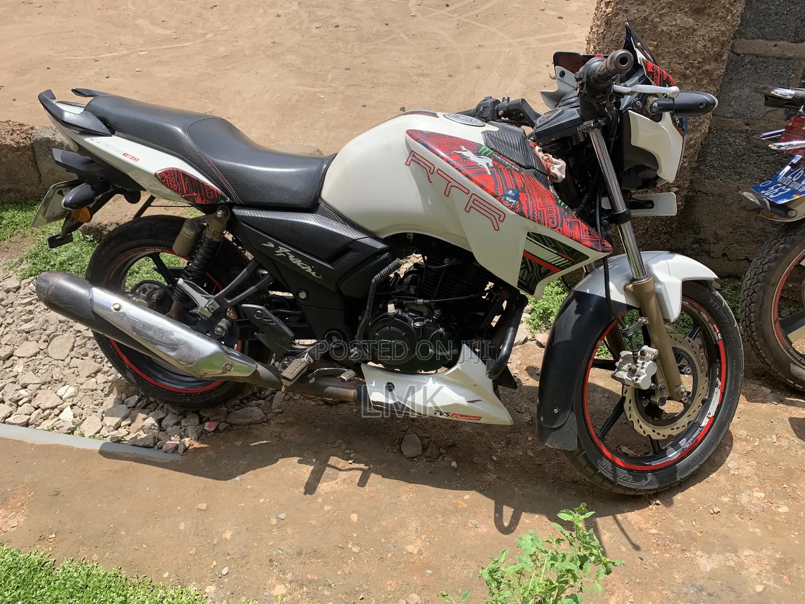 TVS Apache 180 RTR 2024 White