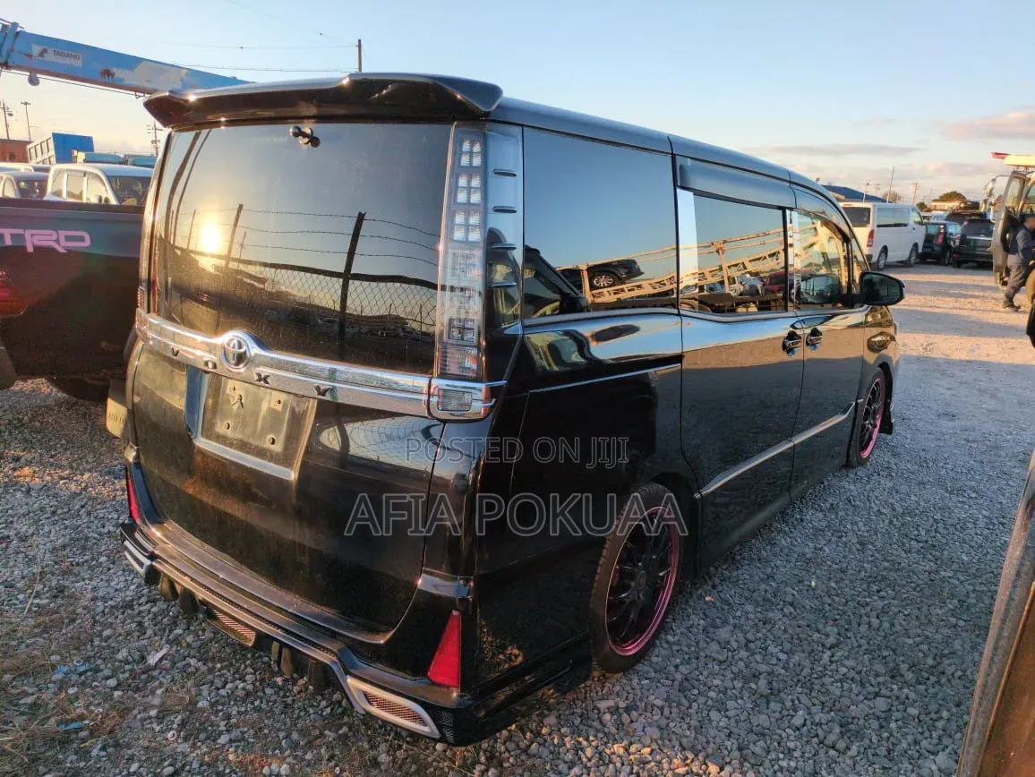 Toyota Voxy V 2WD 8-Seater 2015 Black
