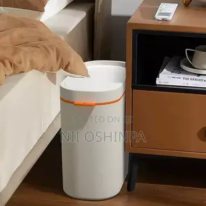 Covered Press-Type Trash Can/Bin