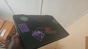 Laptop HP Omen 15-dh002nr 16GB Intel Core i5 HDD+SSD 500GB