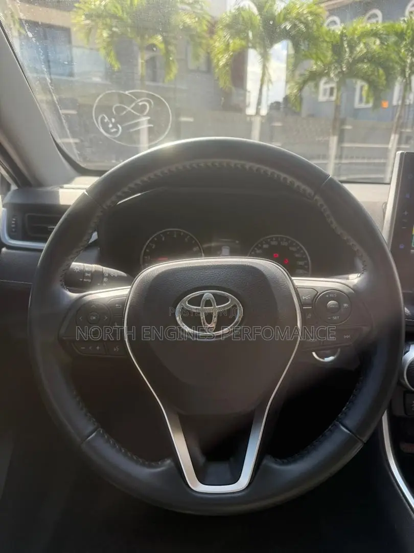 Toyota RAV4 2022 White