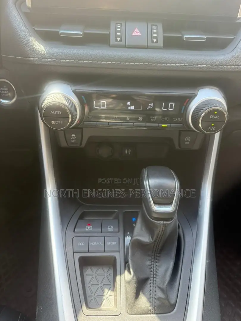 Toyota RAV4 2022 White