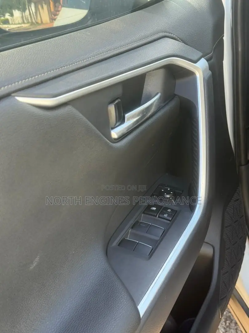 Toyota RAV4 2022 White