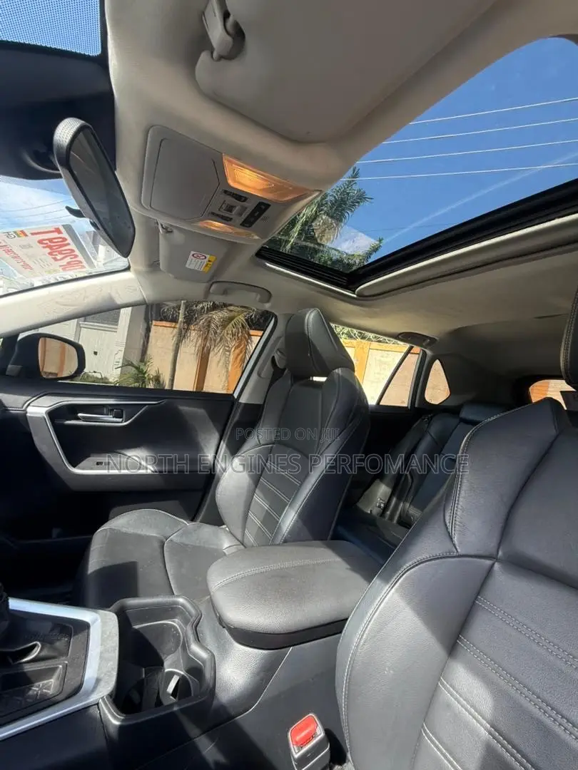 Toyota RAV4 2022 White