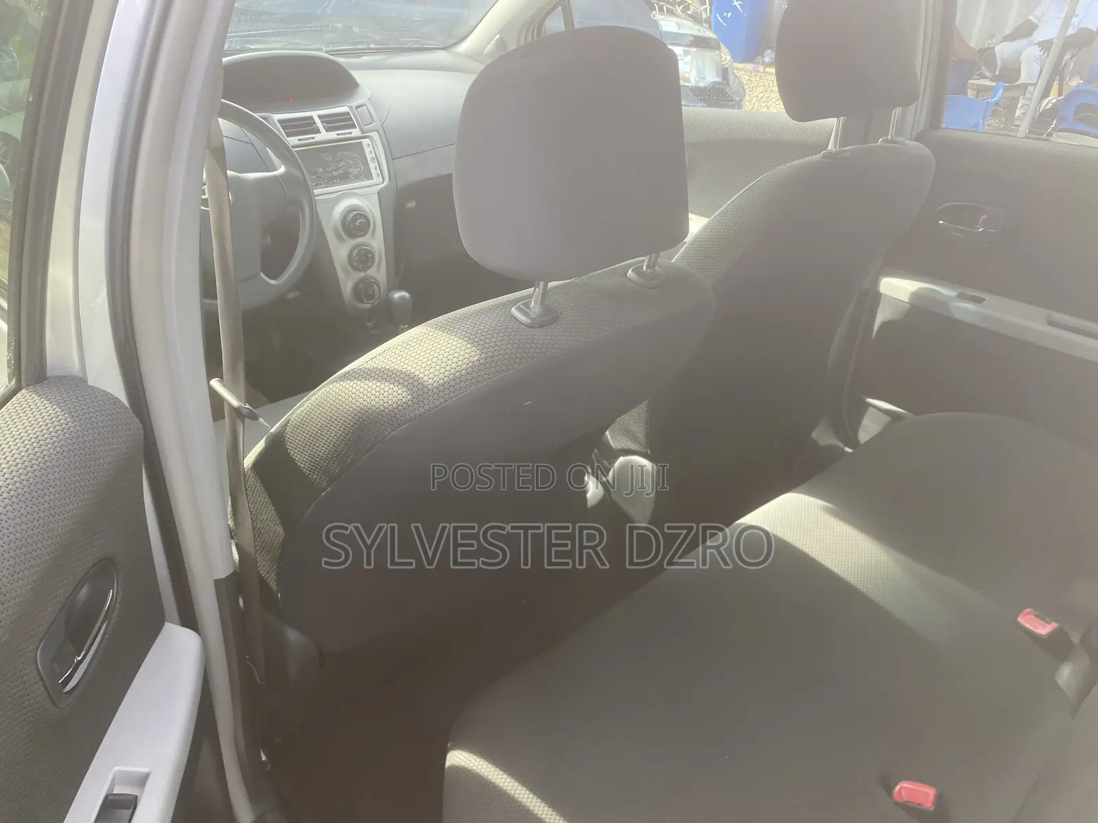 Toyota Vitz 2010 Silver