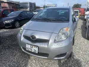 Toyota Vitz 2010 Silver