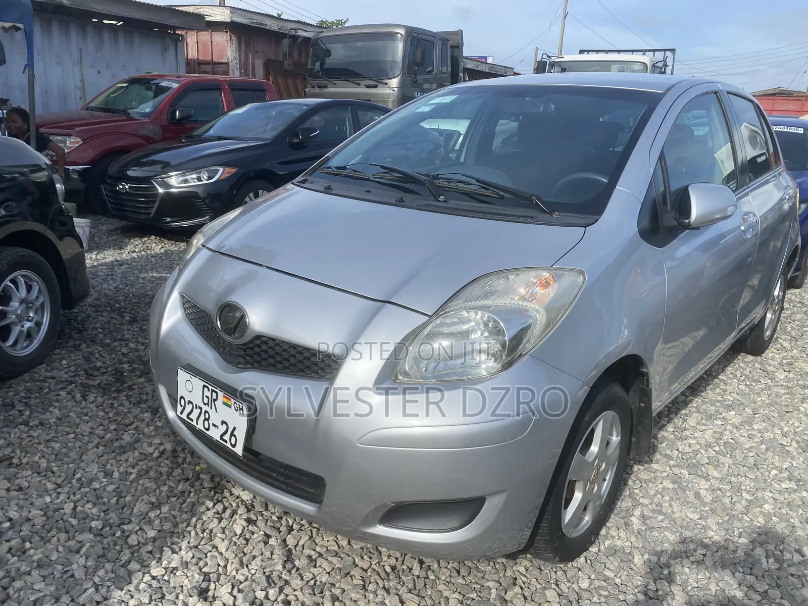 Toyota Vitz 2010 Silver