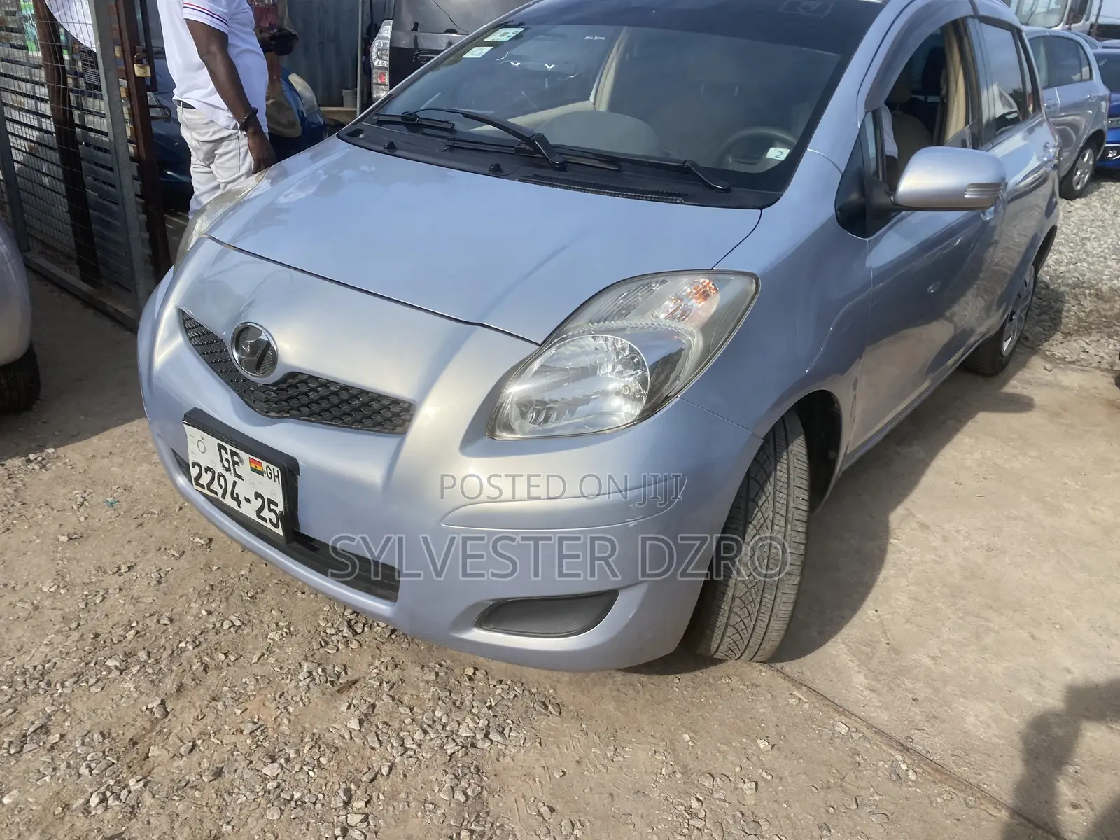 Toyota Vitz 2010 Silver