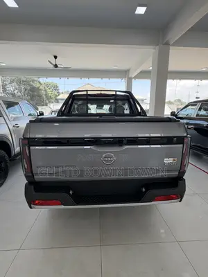 New Nissan Frontier PRO-4X Crew Cab 4WD 5.0 ft. SB 2026 Gray