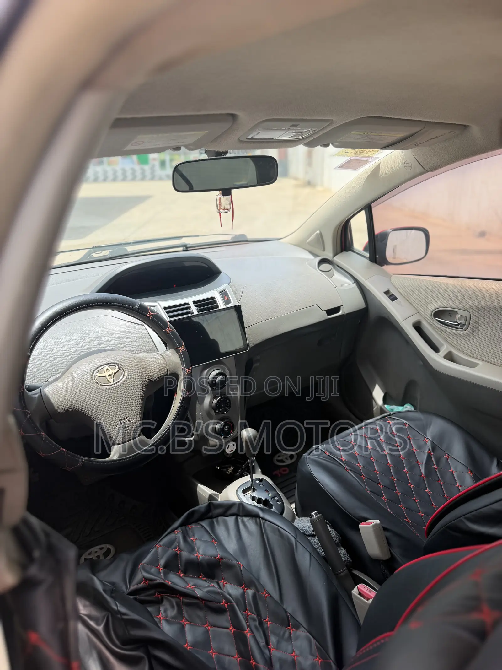 Toyota Vitz 2010 Red