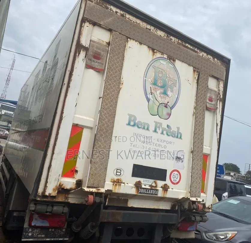 Refrigerator Truck
