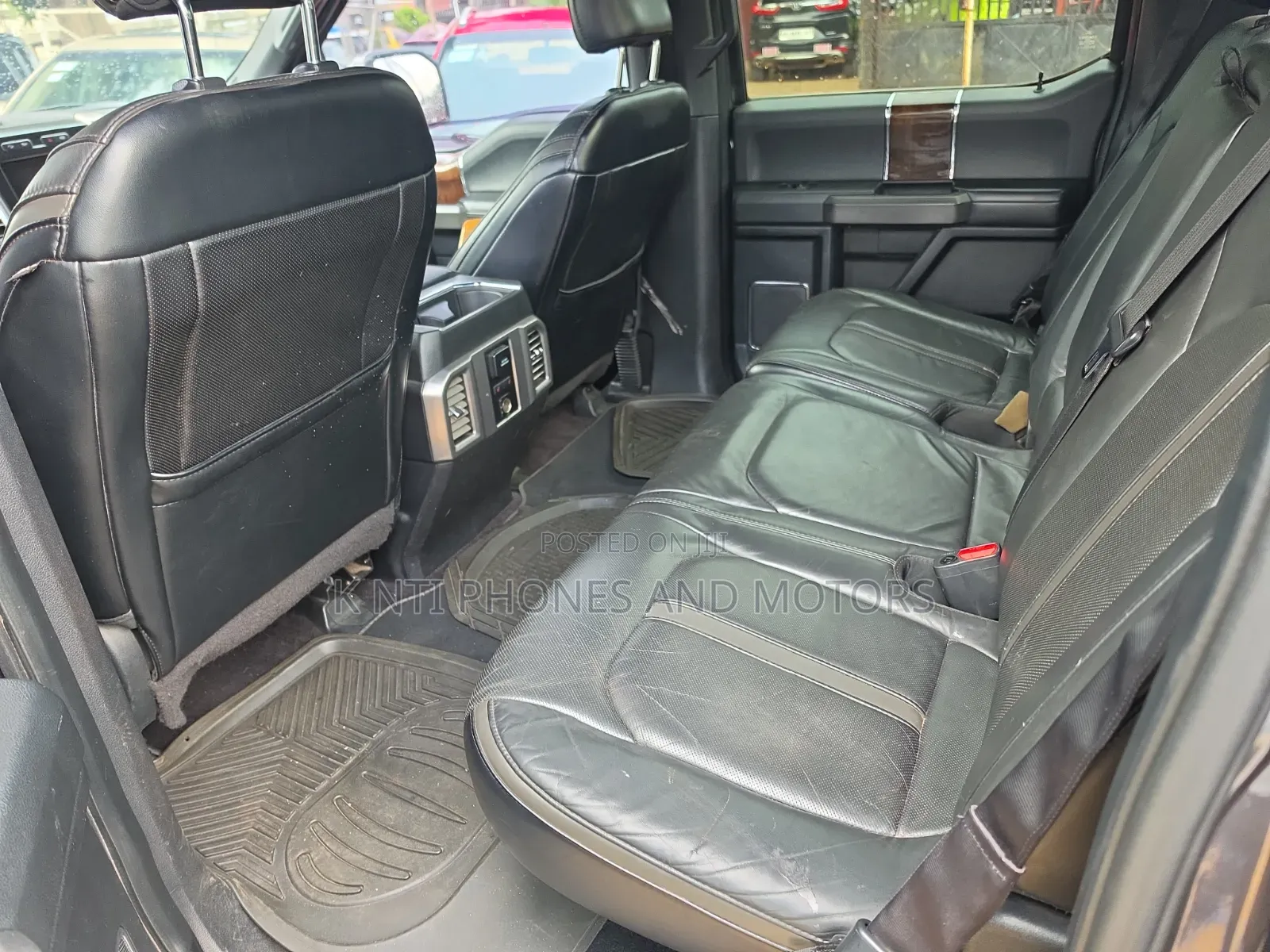 Ford F-150 Platinum 4x4 SuperCrew Cab Styleside 5.5 ft. box 145 in. WB