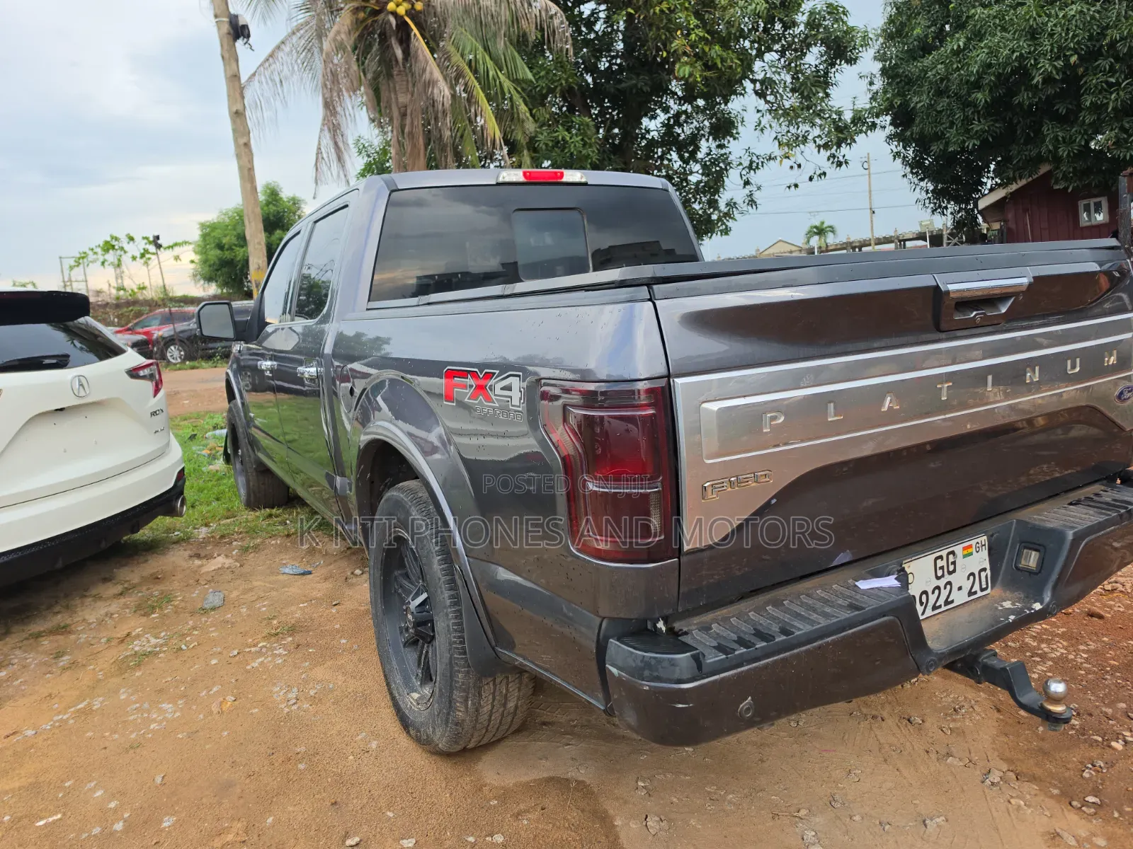 Ford F-150 Platinum 4x4 SuperCrew Cab Styleside 5.5 ft. box 145 in. WB