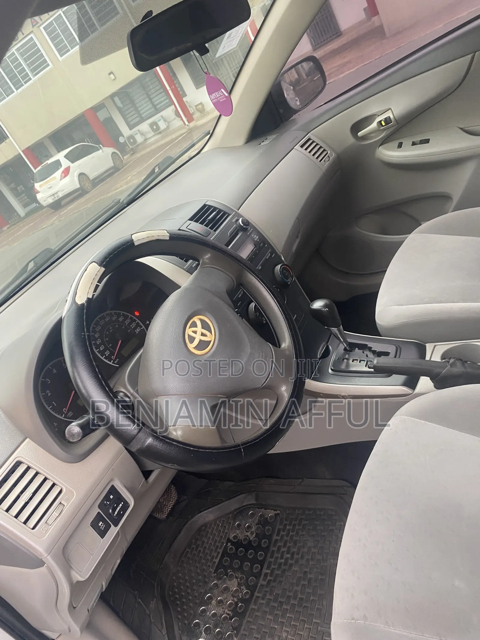 Toyota Corolla LE 4dr Sedan (1.8L 4cyl 4A) 2010 Silver