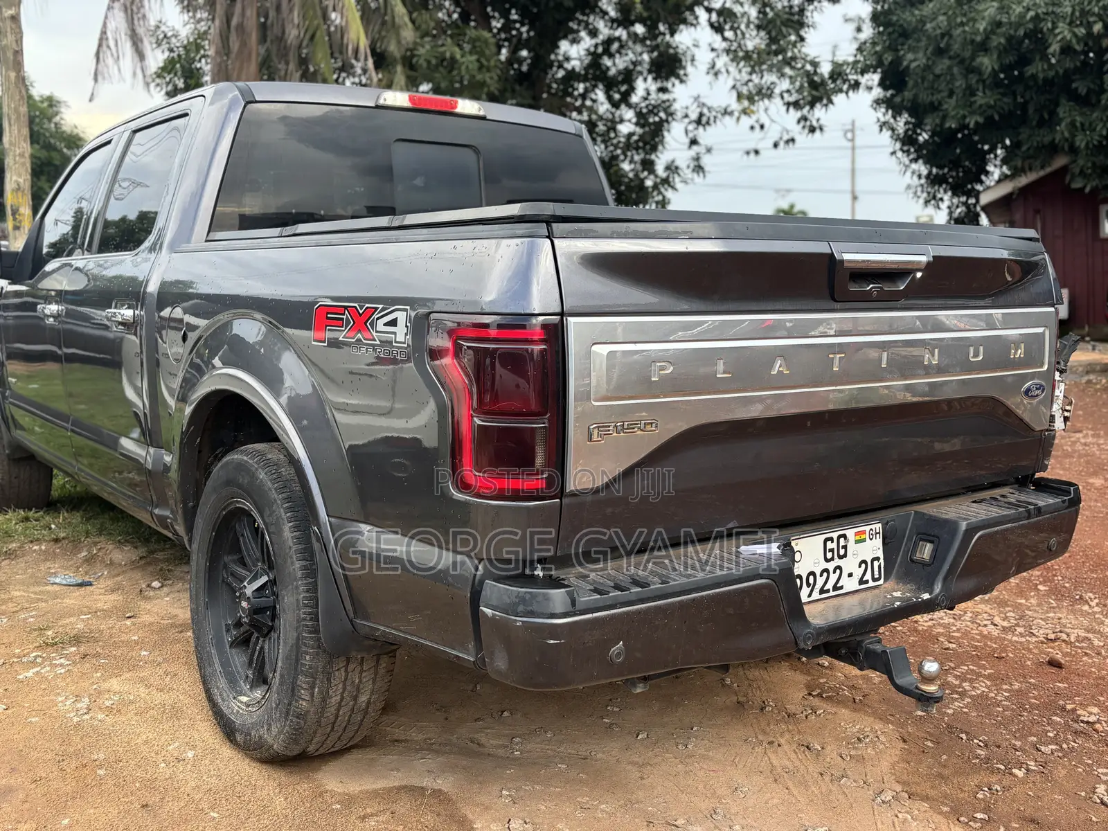 Ford F-150 Platinum 4x4 SuperCrew Cab Styleside 5.5 ft. box 145 in. WB