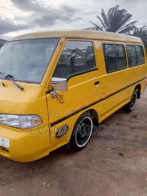 Hyundai H-100 2002 Yellow