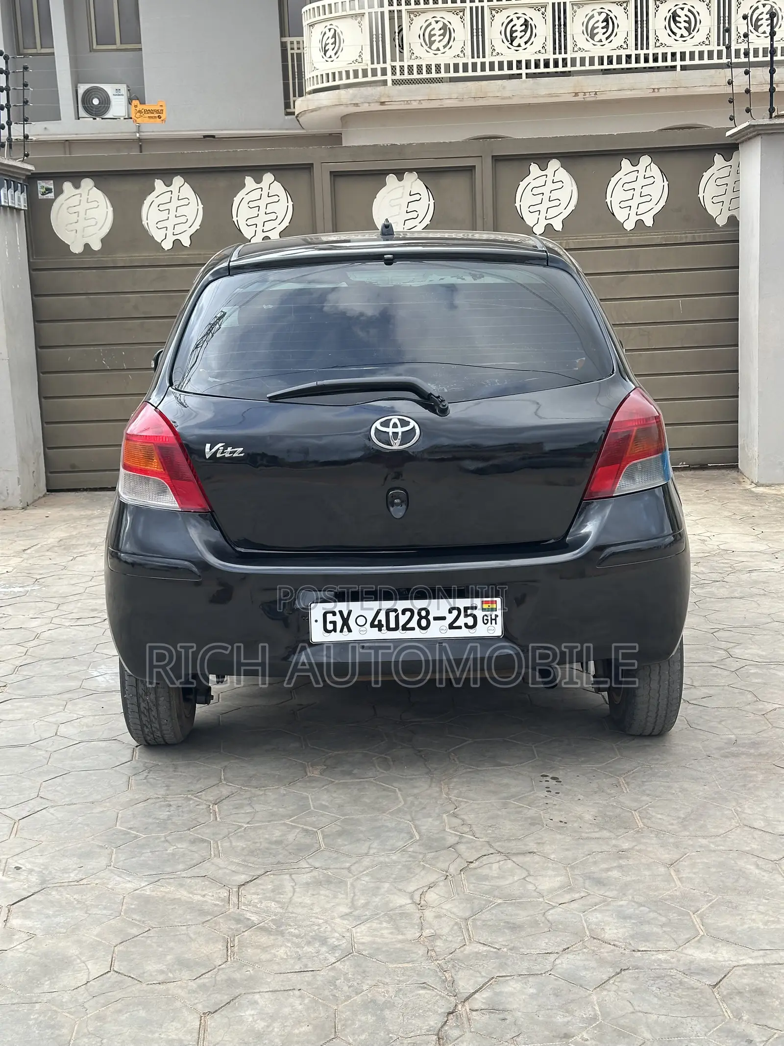 Toyota Vitz 1.3 AWD 5dr 2010 Black