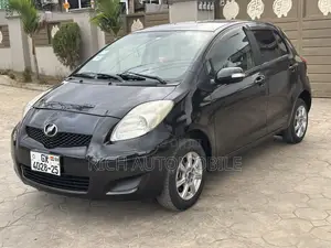 Toyota Vitz 1.3 AWD 5dr 2010 Black