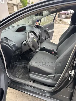 Toyota Vitz 1.3 AWD 5dr 2010 Black