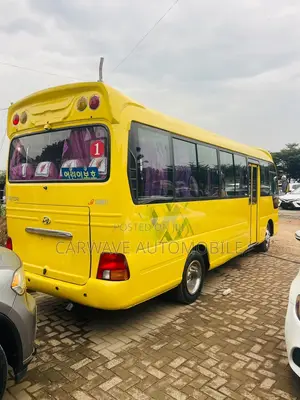 Hyundai County 2015 Yellow