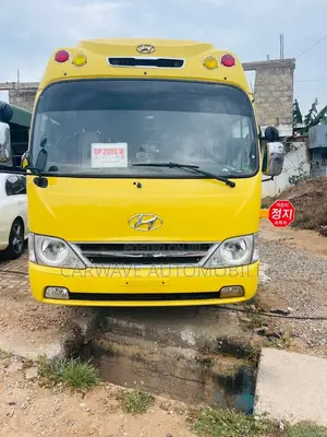Hyundai County 2015 Yellow