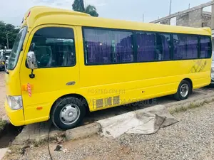 Hyundai County 2015 Yellow