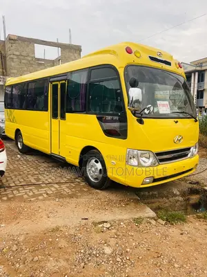 Hyundai County 2015 Yellow