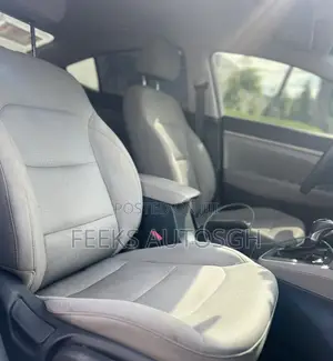 Hyundai Elantra SE Sedan FWD (2.0L 4cyl 6M) 2017 White