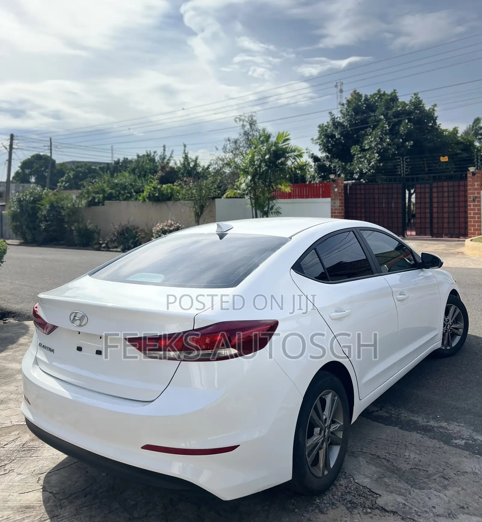 Hyundai Elantra SE Sedan FWD (2.0L 4cyl 6M) 2017 White